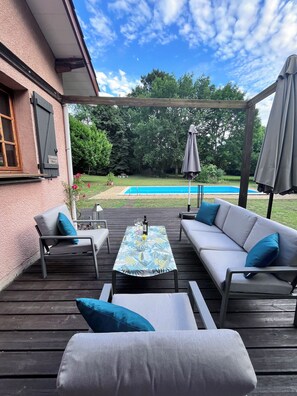 Property grounds - Cheerful 3 bedroom Villa with Pool (Pet Friendly!) (Réaup-Lisse)