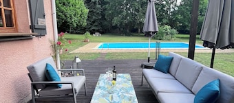 Cheerful 3 bedroom Villa with Pool (Pet Friendly!)