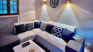 Smart TV, fireplace, books, computer monitors