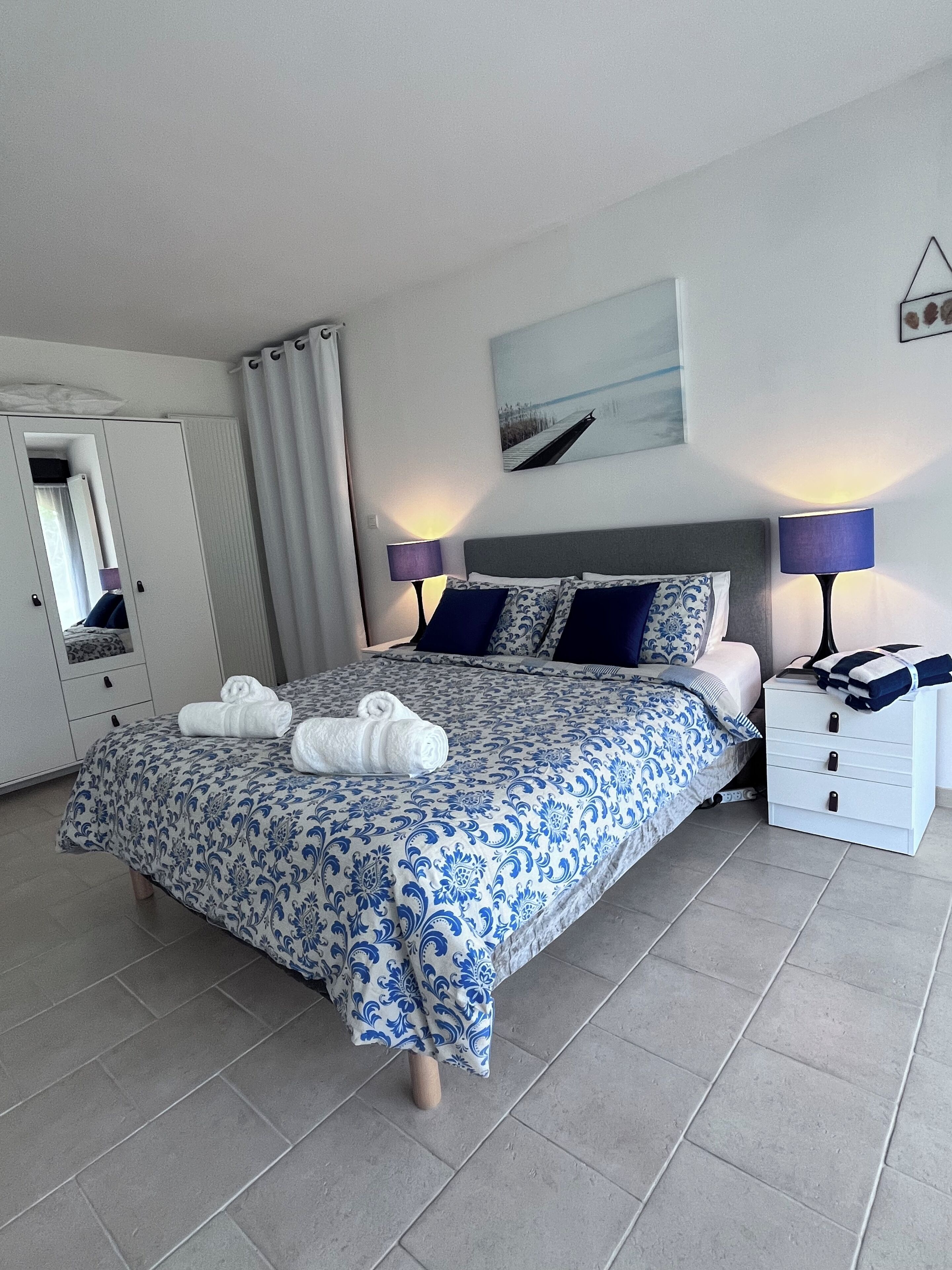 4 Schlafzimmer, Schreibtisch, Bügeleisen/Bügelbrett, Reisekinderbett