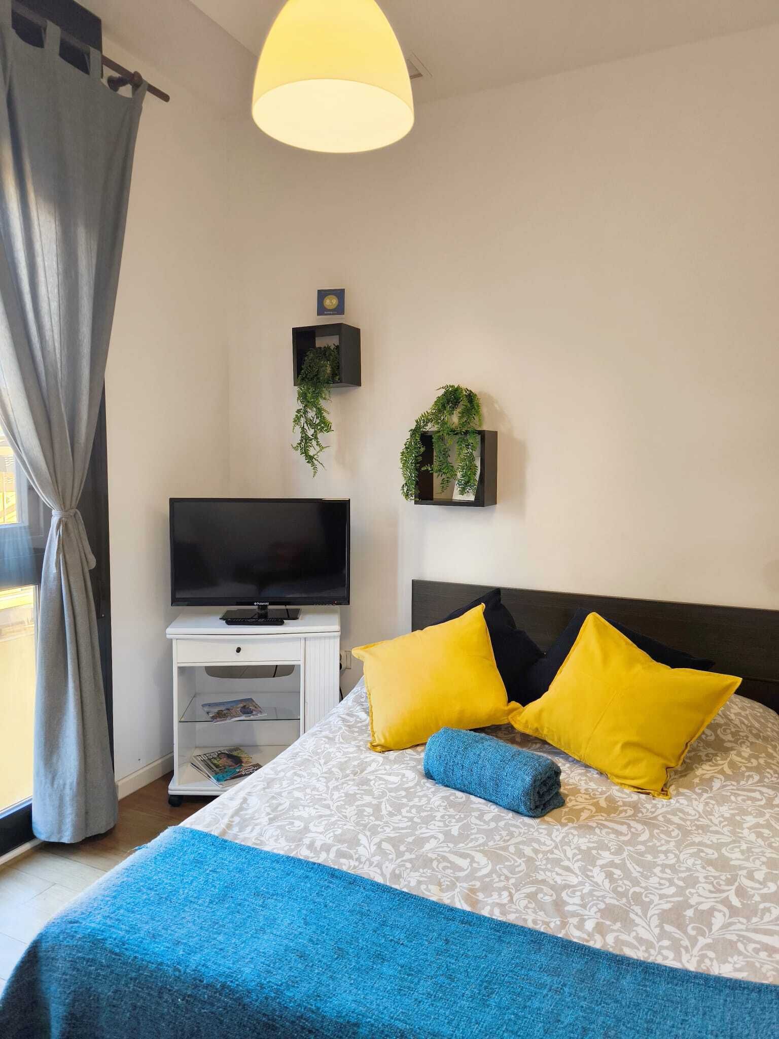 1 dormitorio, tabla de planchar con plancha, cuna de viaje y wifi gratis