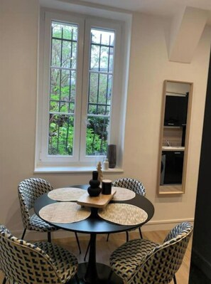 Dining - Cosy apartment (Dijon)
