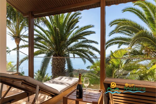 Fabulous cliff-face villa, sea-view | Vista Grande