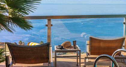 Fabulous cliff-face villa, sea-view | Vista Grande