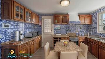 Réfrigérateur, micro-ondes, four, lave-vaisselle