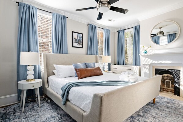 6 bedrooms, desk, iron/ironing board, WiFi