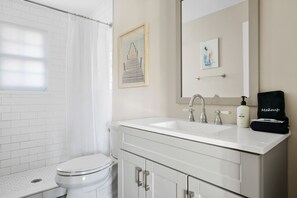 Hair dryer - Old Village - Renovated - Close to Beach/Downtown (Mount Pleasant)