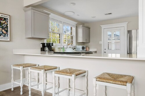 Old Village - Renovated - Close to Beach/Downtown