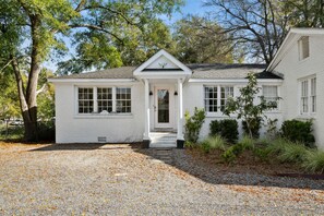 Exterior - Old Village - Renovated - Close to Beach/Downtown (Mount Pleasant)