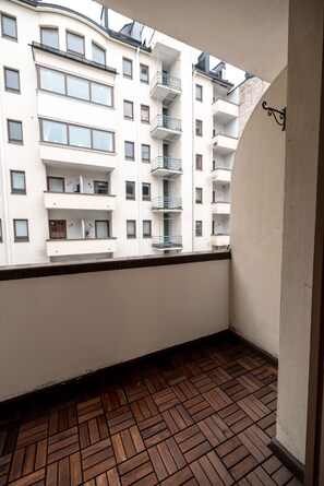 Deluxe Apartment | Balcony