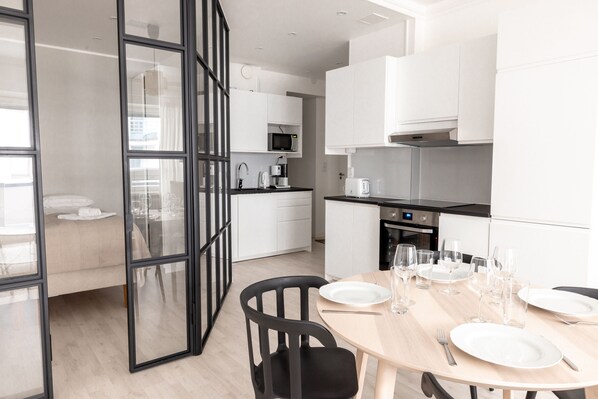 豪華公寓 | 私人廚房 | 雪櫃、微波爐、焗爐、爐具