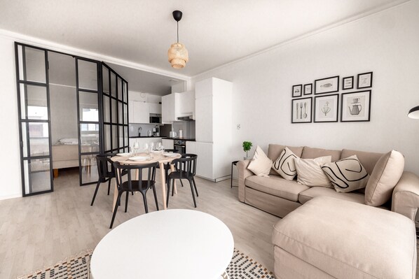 Deluxe Apartment | Living area