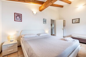 3 habitaciones, tabla de planchar con plancha y wifi gratis 