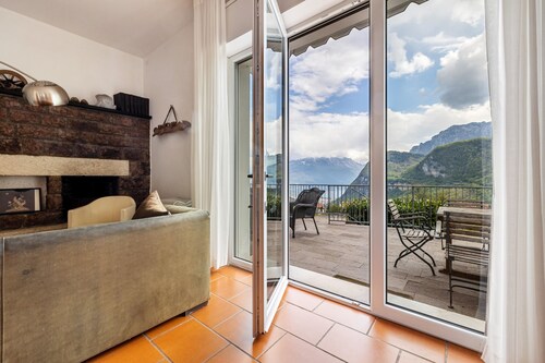 Villa "Tanas" mit Seeblick, privatem Pool und WLAN