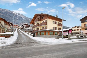 Exterior - Apartment "Monolocale Sole 2" with Mountain View, Balcony & Wi-Fi (Cepina)