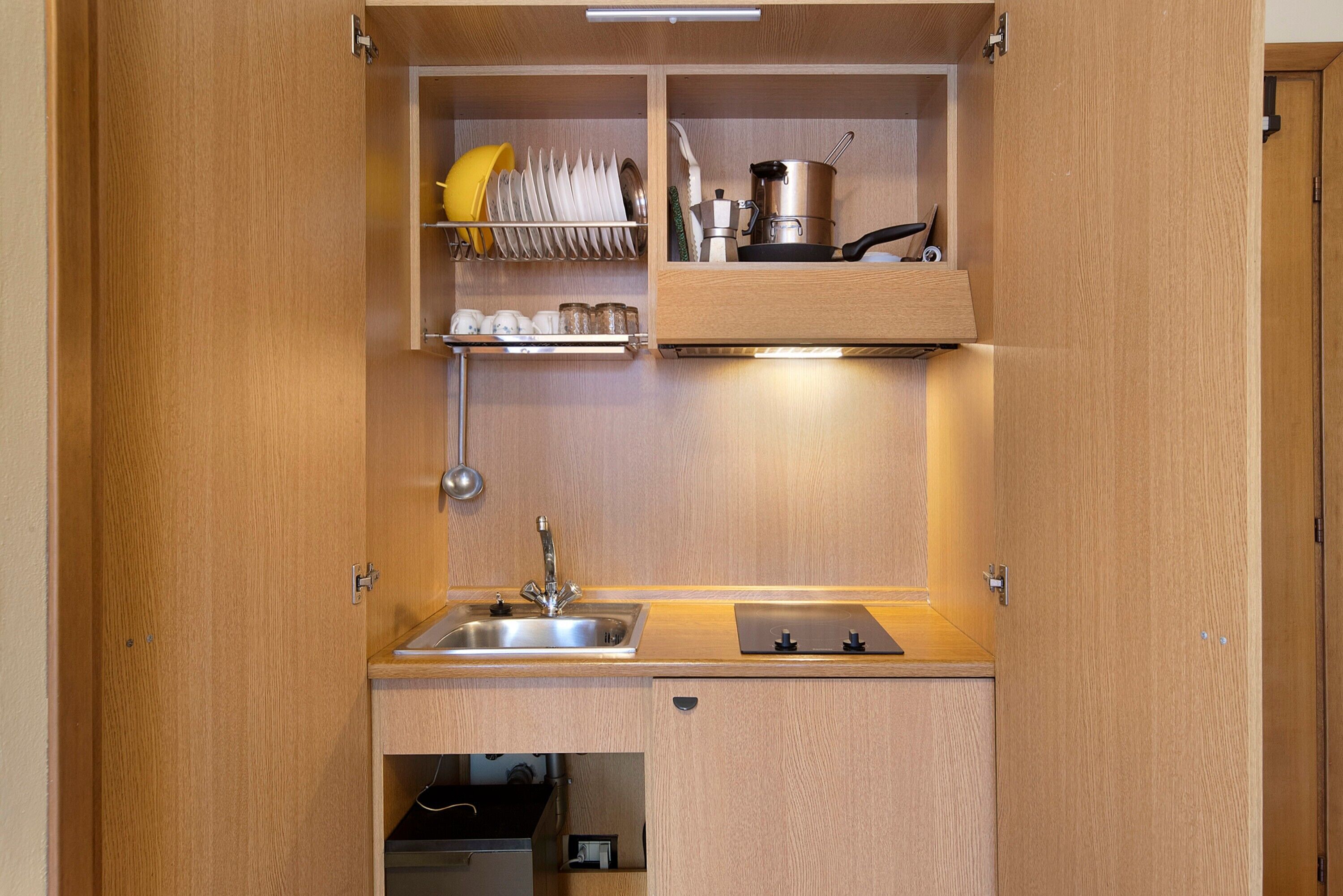Fridge, microwave, stovetop, electric kettle