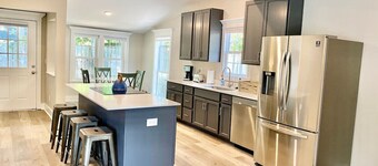 Old Village - Charming - Close to Beach/Downtown
