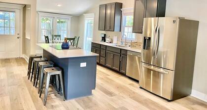 Old Village - Charming - Close to Beach/Downtown