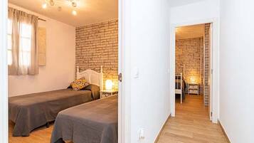 2 bedrooms, iron/ironing board, free WiFi, bed sheets