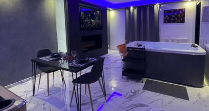 La Casa de Lové, Suite appartement privée avec jacuzzi