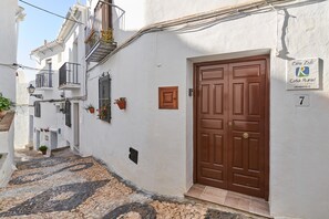Exterior detail - Apartment 'Casa Con Vistas 2' with Mountain View, Wi-Fi and Air Conditioning (FRIGILIANA)