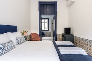 Quarto júnior | Wi-Fi de cortesia, roupa de cama