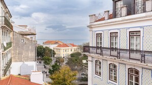 A historic building with ornate balconies and a tiled facade. - Succeed Terreiro do Paço Suites (Lisbon)