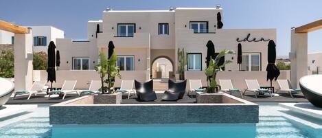 Seasonal outdoor pool, pool umbrellas, sun loungers