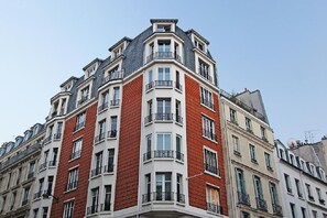 Exterior - Magical Rooftop Vistas, Your Home To Notre Dame Perched On Sixth Floor (Paris)