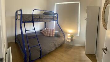 4 bedrooms, iron/ironing board, free WiFi, bed sheets