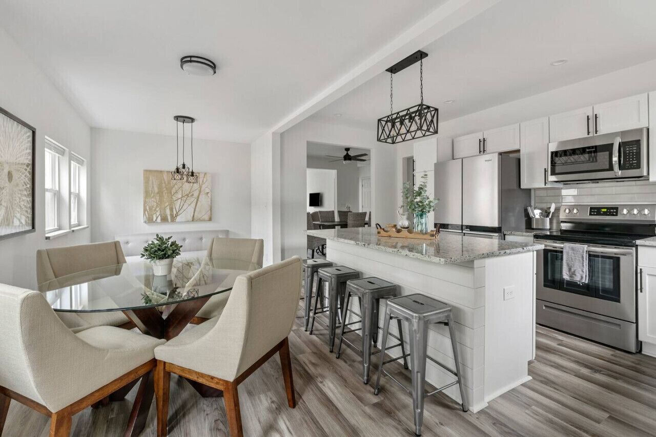 Kjøleskap, ovn, oppvaskmaskin og kaffetrakter/tekoker