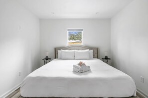 4 Schlafzimmer, Schreibtisch, Bügeleisen/Bügelbrett, WLAN