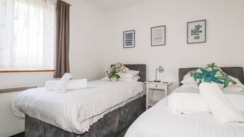 2 habitaciones, decoración personalizada y muebles diferentes