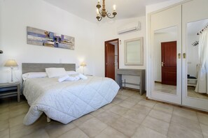 4 chambres, coffre-fort, fer et planche à repasser