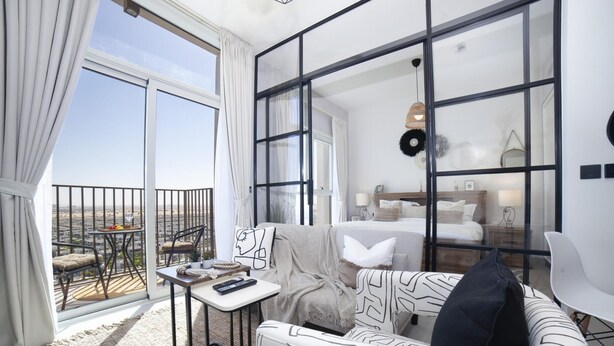 Room - Modern Boho 1BR Sleeps4 Balcony Pool Gym Dxbhills (Dubai)