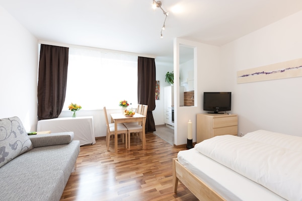 Monolocale | Area soggiorno | TV