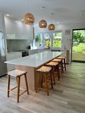 Fridge, microwave, oven, stovetop - A nature haven within walking distance to beach/town with pool - swim spa- deck. (Dunsborough)