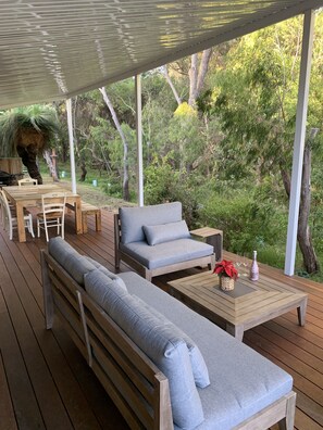 Outdoor dining - A nature haven within walking distance to beach/town with pool - swim spa- deck. (Dunsborough)