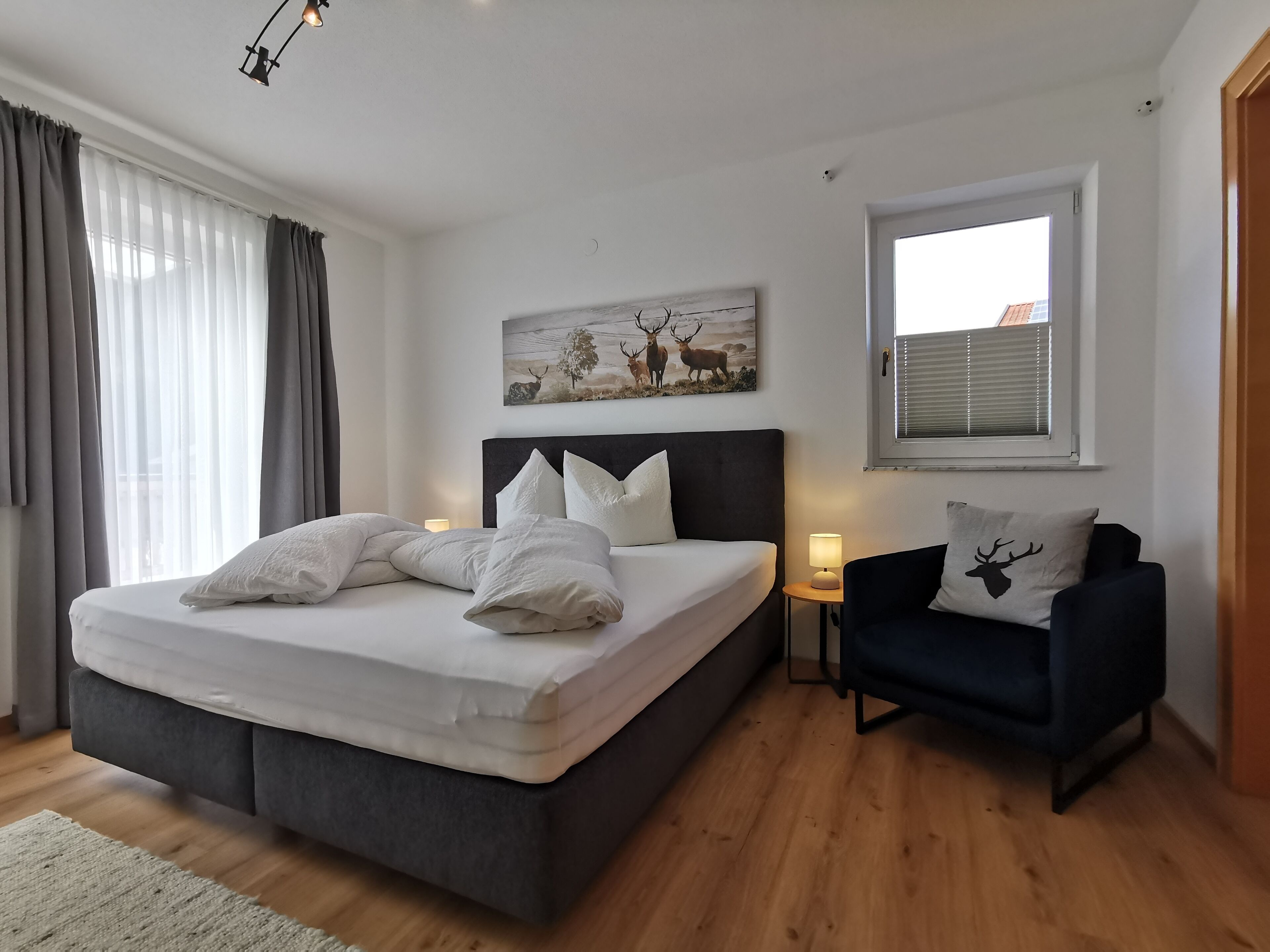 4 soveværelser, pengeskab på værelset, strygejern/strygebræt