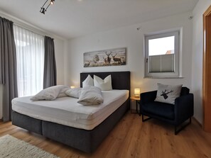 4 bedrooms, in-room safe, iron/ironing board, travel cot