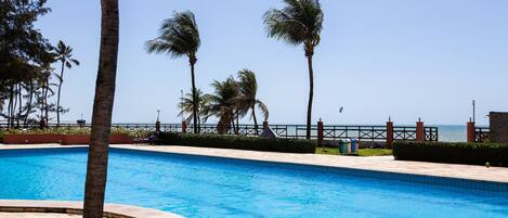 2 piscinas al aire libre