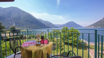 Standard Apartment, 2 Bedrooms, Beachside (PL-Palazzo 2 bedroom Lake Deluxe) | Outdoor dining