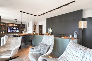Standard Apartment, 1 Bedroom, 2 Bathrooms, Beachside (PL-Palazzo Penthouse) | Living area