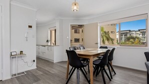 Dining - Beach Daze in the heart of Kingscliff (Kingscliff)