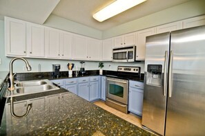 Fridge, microwave, oven, stovetop - Ocean View All New Malibu Pointe Dream (North Myrtle Beach)