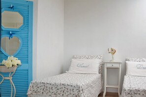 2 bedrooms, iron/ironing board, bed sheets