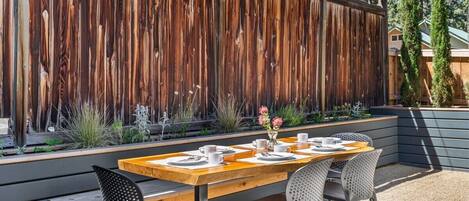 Outdoor dining