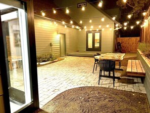 Outdoor dining - Bluebird Day - Hartford Haven (Bend)