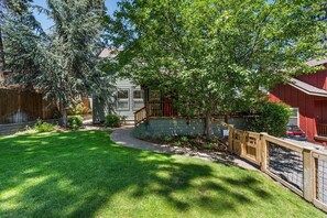 Exterior - Bluebird Day - Hartford Haven (Bend)