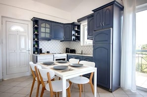 Fridge, oven, stovetop, dishwasher - Koroni Xenios Zeus-Seaview Summer Nest (Koroni)